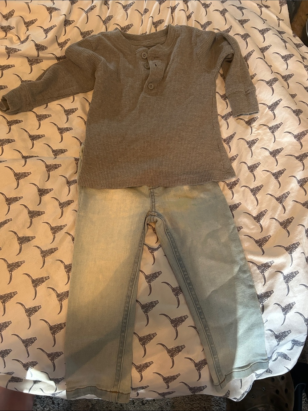 Gray Waffle-Knit Top & Light Blue Denim-Look Pants Kids Matching Set